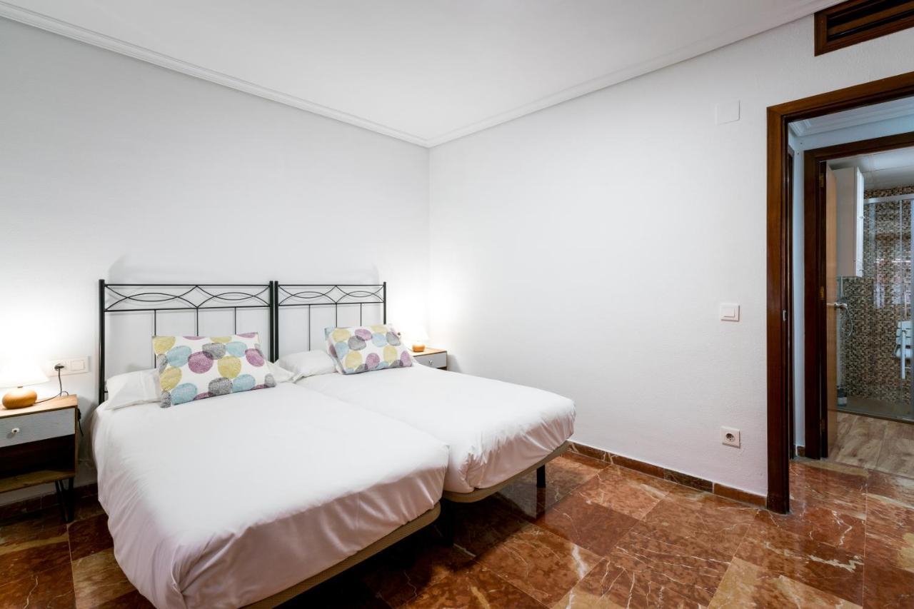 Holi-Rent Estrella Apartment Sevilla Bagian luar foto