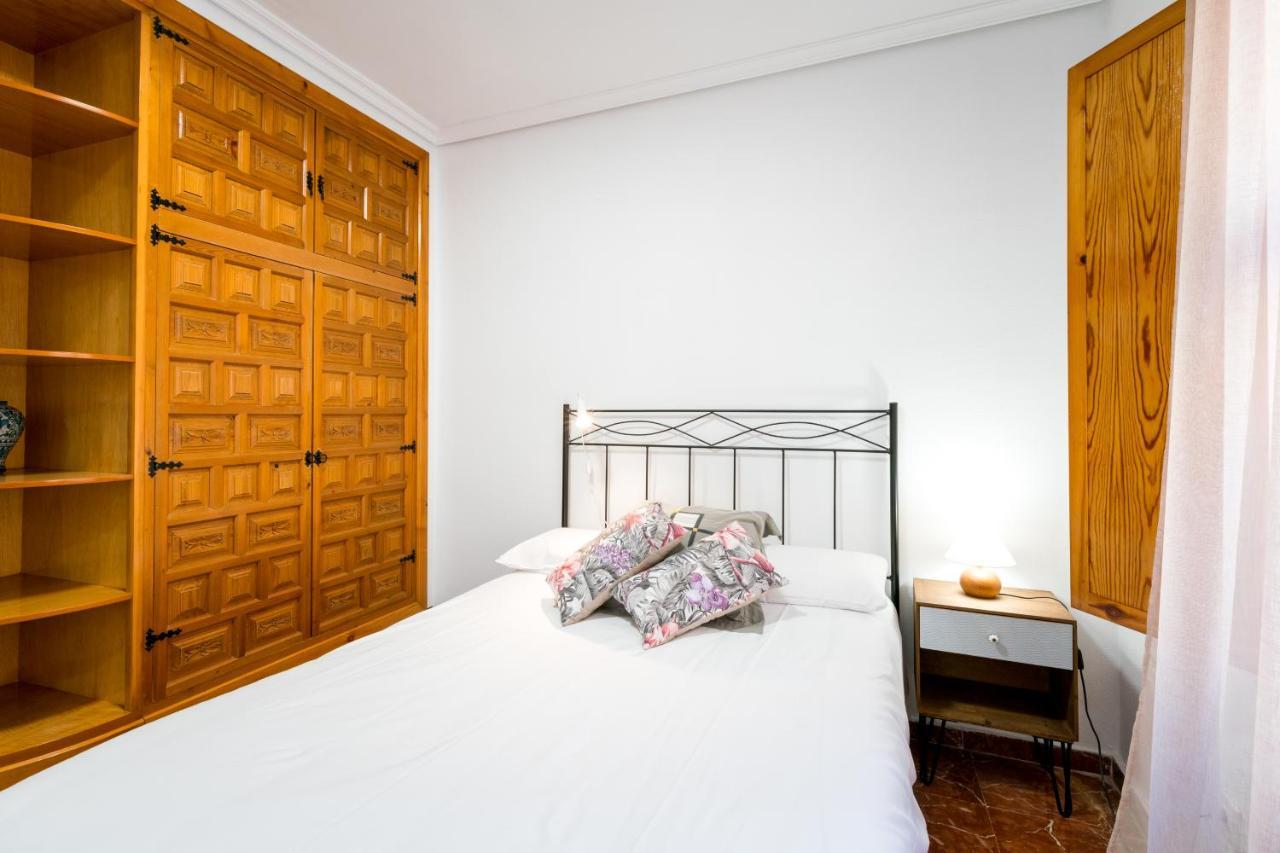 Holi-Rent Estrella Apartment Sevilla Bagian luar foto