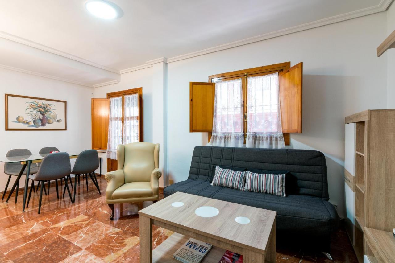 Holi-Rent Estrella Apartment Sevilla Bagian luar foto